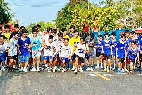 Thể thao chào mừng thành lập TX. Tịnh Biên