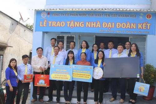 Công ty Cổ phần Nước giải khát Yến sào Khánh Hòa: Trao thêm nhiều căn nhà cho các gia đình khó khăn