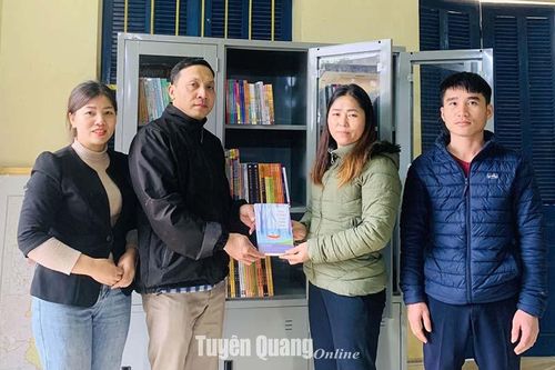 Góp phần xây dựng văn hóa đọc trong đồng bào dân tộc thiểu số