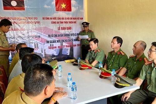 Khánh thành, bàn giao 3 trụ sở làm việc Công an bản của nước bạn Lào