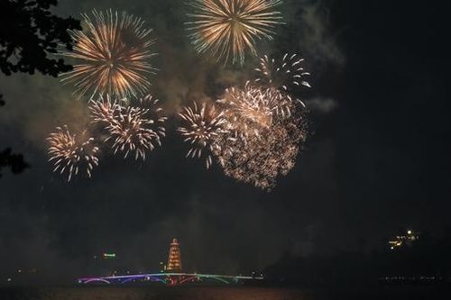 Pháo hoa thắp sáng bầu trời Phú Thọ mừng ngày giỗ Tổ Hùng Vương
