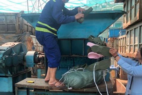 Thành phố Hồ Chí Minh: Tiêu hủy lượng lớn hàng giả, hàng không nguồn gốc xuất xứ