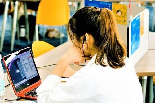 Trường đại học lên phương án dạy trực tuyến sau kỳ nghỉ lễ vì dịch COVID-19