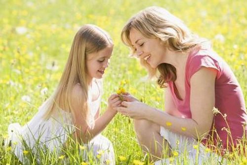 Con gái bước vào tuổi dậy thì, cha mẹ nhất định phải biết điều này