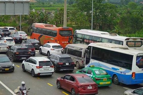 Phương tiện lưu thông tấp nập trên cao tốc mới khánh thành Mai Sơn – QL 45