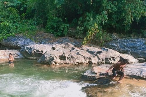 Hé lộ nguyên nhân cá chết trắng sông ở Nam Trà My (Quảng Nam)