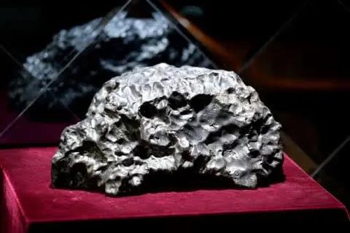 'Cục vàng' từ trên trời rơi xuống gây sốt một thời ở Trung Quốc
