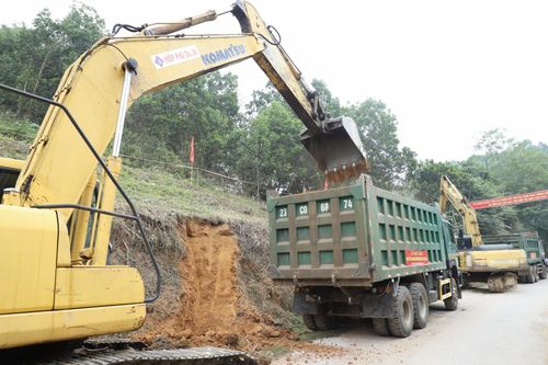 Hà Giang khởi công 2 dự án đường bộ quan trọng của tỉnh