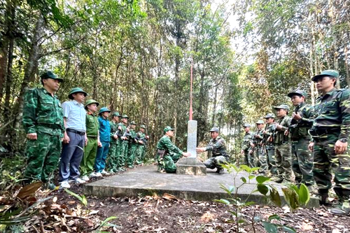 Tuần tra song phương bảo vệ an ninh biên giới Việt Nam - Lào