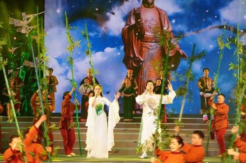 Chương trình nghệ thuật đặc sắc 'Việt Nam vang khúc khải hoàn ca' chào mừng lễ 30/4 - 1/5