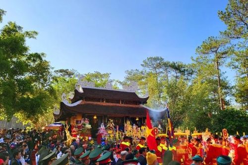 Hướng về cội nguồn, dâng hương tưởng nhớ vua Hùng tại Đền thờ Âu Lạc tỉnh Lâm Đồng