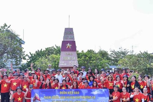 Những chuyến đi gắn kết kiều bào với quê hương