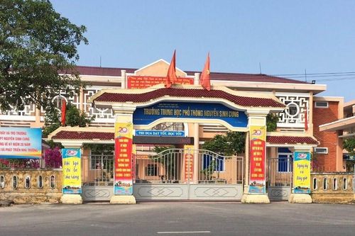 Trường tự ý cho học sinh nghỉ để giáo viên đi biển trước ngày lễ