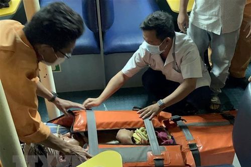Cứu kịp thời thuyền viên tàu Quảng Ngãi bị nạn nguy kịch trên biển
