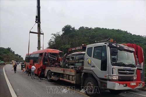 Phân luồng giao thông sau tai nạn trên cao tốc Nội Bài – Lào Cai