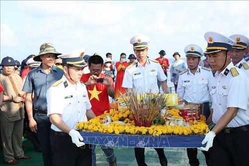 Xúc động Lễ tưởng niệm cán bộ, chiến sỹ hy sinh tại quần đảo Trường Sa