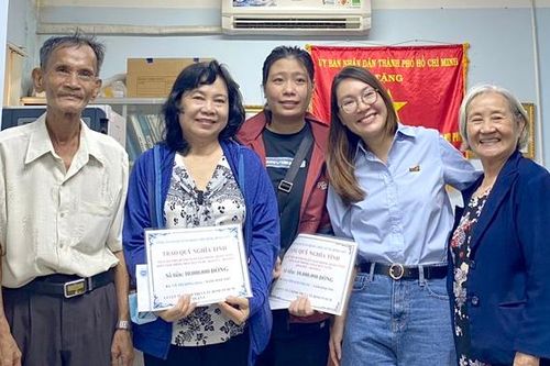 Ấm áp 'Quà nghĩa tình' dành cho các cựu tù chính trị và tù binh