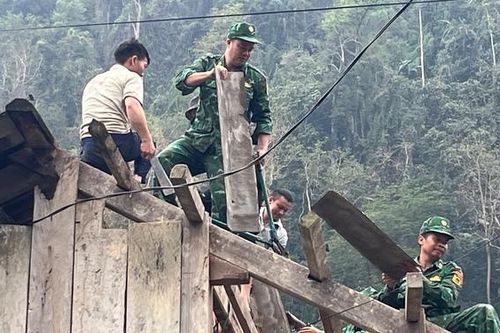 Lào Cai: Bộ đội biên phòng giúp hơn 100 hộ dân khắc phục hậu quả mưa đá
