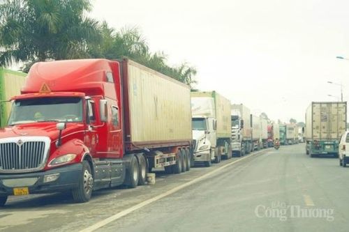 Cửa khẩu Lạng Sơn: Thông quan hơn 1.000 xe xuất nhập khẩu với Trung Quốc mỗi ngày