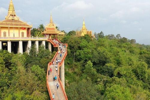 Huyện Tri Tôn tổ chức Giải việt dã leo núi
