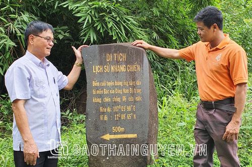'Tiếng súng Phước Long chờ mong tin thắng…'