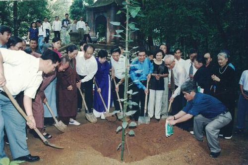 Nhân ngày Giỗ tổ Hùng Vương – Nhớ chuyện 23 năm cây của Phật trồng nơi đất Tổ