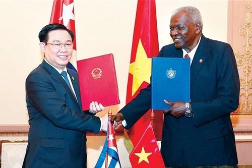 'Một chuyến thăm nặng nghĩa yêu thương!'