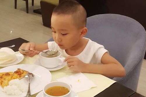 Cảnh báo về nguy cơ mất an toàn vệ sinh thực phẩm thường gặp khi đưa trẻ đi du lịch