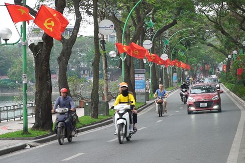 Thủ đô Hà Nội rực rỡ cờ hoa, chào mừng các ngày lễ lớn của đất nước