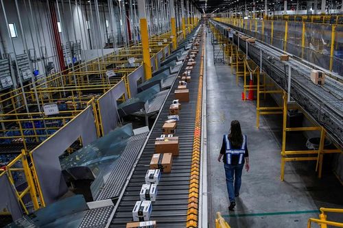 Amazon báo lãi 3,2 tỷ USD sau khi sa thải hàng nghìn nhân sự