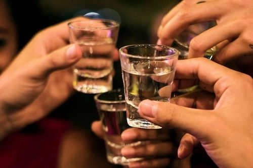 Điều gì xảy ra khi bạn liên tục uống rượu bia?