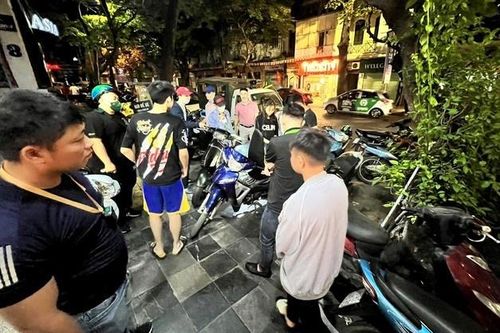 Tạm giữ 12 tài xế càn quấy đêm nghỉ lễ