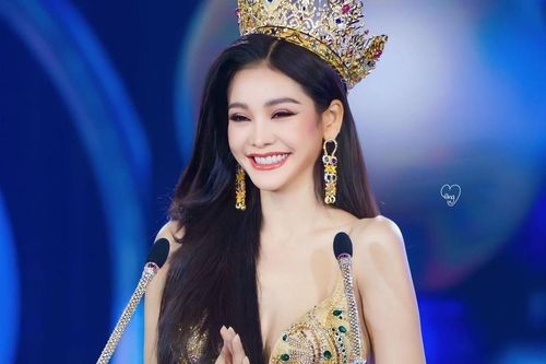 Hoa hậu Engfa Waraha được fan tặng nhiều vàng ngày kết thúc nhiệm kỳ