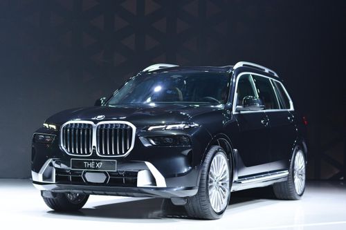 BMW X7 Pure Excellence 2023 giá 7,4 tỷ đồng có gì đặc biệt?