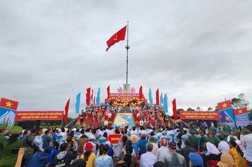 Trang nghiêm Lễ Thượng cờ Thống nhất non sông