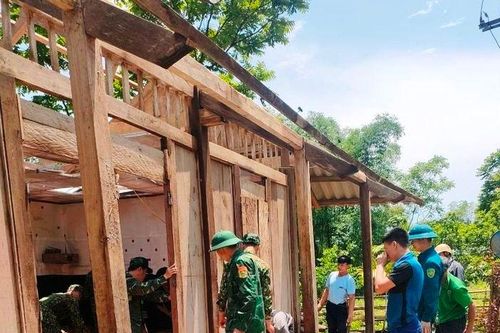 Thanh Hóa: Trợ giúp 3 gia đình ở Mường Lát khắc phục thiệt hại về nhà ở