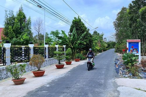 Quê hương anh hùng ngày đổi mới