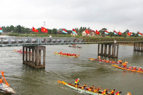 Sôi nổi giải đua thuyền truyền thống lễ hội 'Thống nhất non sông'