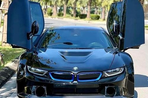Ngắm siêu xe BMW i8 độ widebody cực 'ngầu' trên phố Sài Gòn