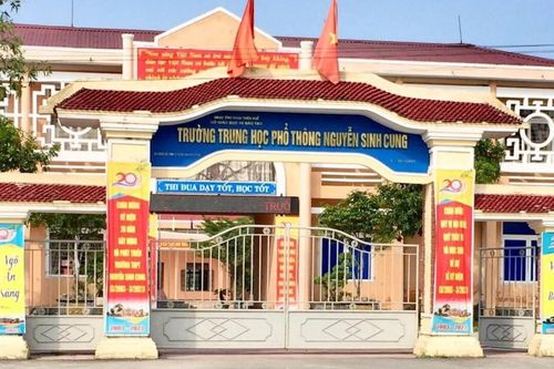 Trường tự ý cho học sinh nghỉ học để giáo viên đi biển chơi