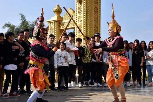 Chuyện về những người mang kịch múa Rôbăm ra đất Bắc