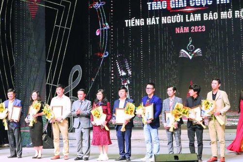 Cuộc thi Tiếng hát Người làm báo mở rộng 2023: Nơi nhà báo thỏa sức thể hiện niềm đam mê âm nhạc!
