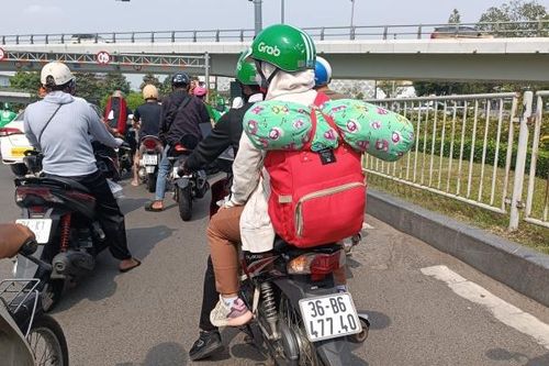 Tài xế công nghệ 'bám trụ' thành phố trong dịp nghỉ lễ vì ứng dụng tăng thưởng