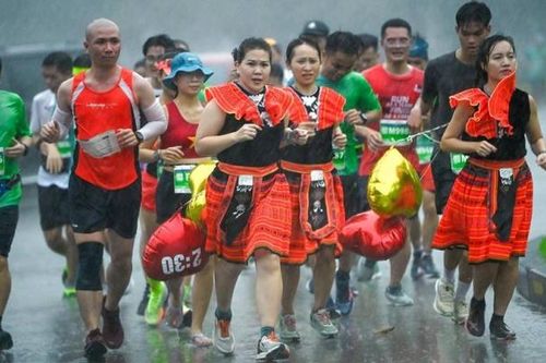 Thiên nhiên xanh hút mắt ở giải chạy Ecopark Marathon 2023