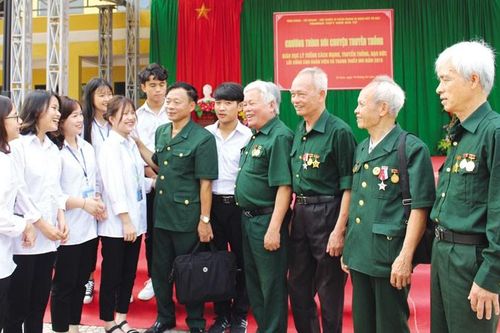 Khí tiết người cộng sản nơi nhà giam đế quốc