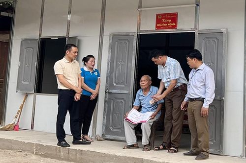 Ông nội già yếu sống cùng các cháu mồ côi được ủng hộ hơn 44 triệu đồng
