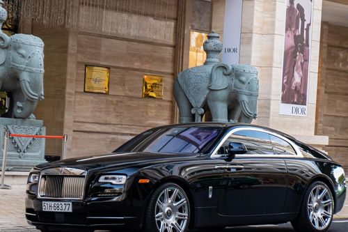 Cường Đô la bán Rolls-Royce Wraith trước khi nhận Porsche 911 hàng hiếm