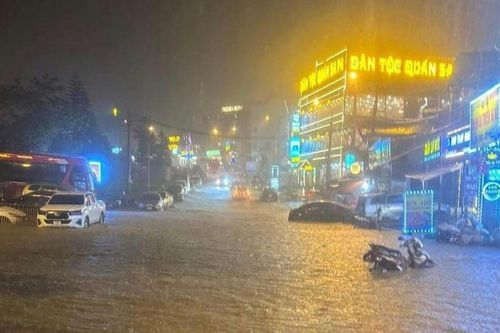 Mưa lớn trên diện rộng, Lào Cai ngập lụt trong đêm