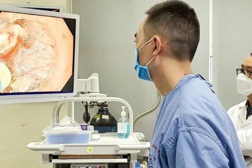 Bốn tháng nuốt nghẹn, nam bệnh nhân phát hiện ung thư giai đoạn muộn
