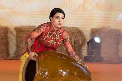 Tiết mục 'lạ' khai mạc Liên hoa Văn hóa Nghệ thuật dân gian